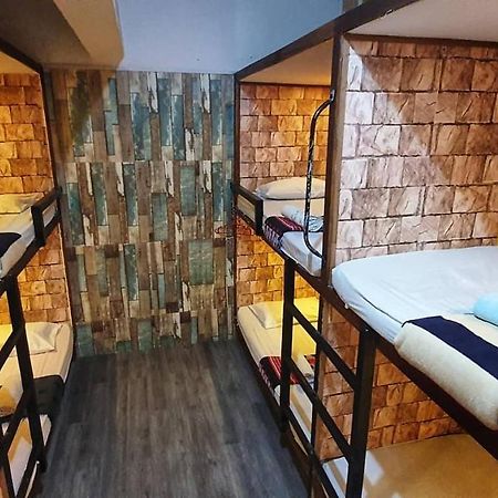 Ostello Escape Backpackers Kk Kota Kinabalu Esterno foto