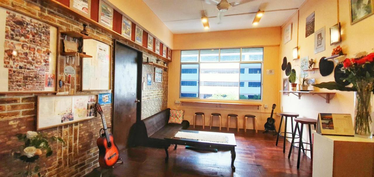 Ostello Escape Backpackers Kk Kota Kinabalu Esterno foto