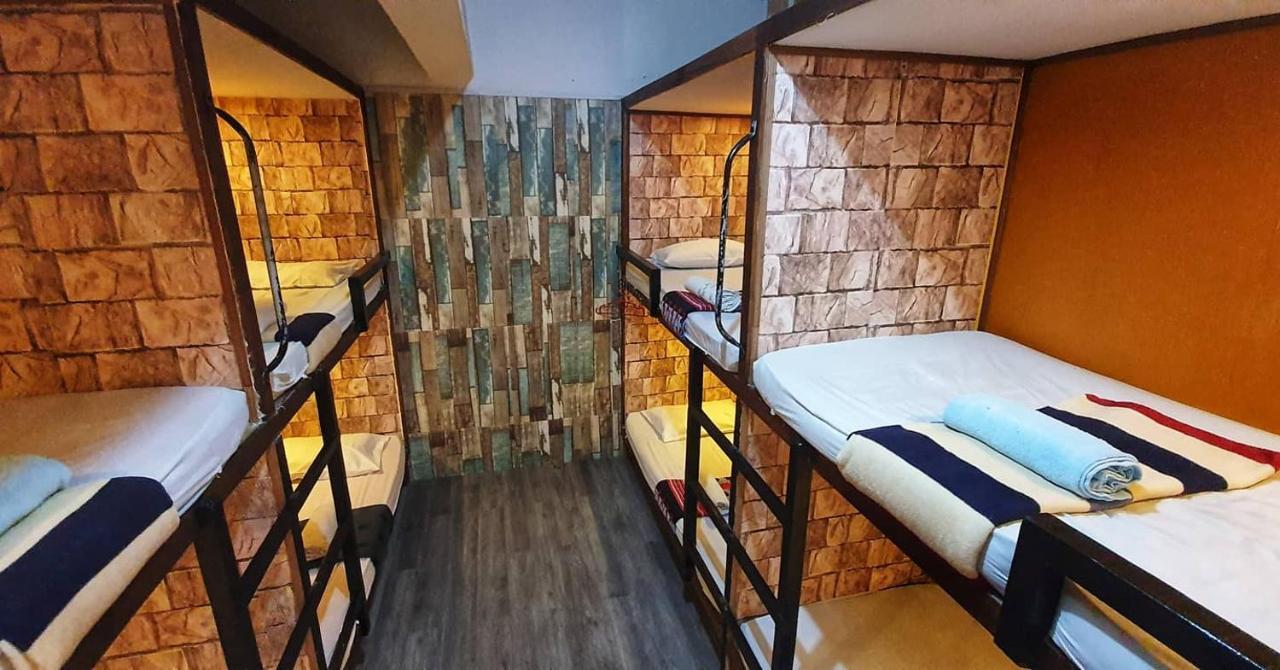 Ostello Escape Backpackers Kk Kota Kinabalu Esterno foto