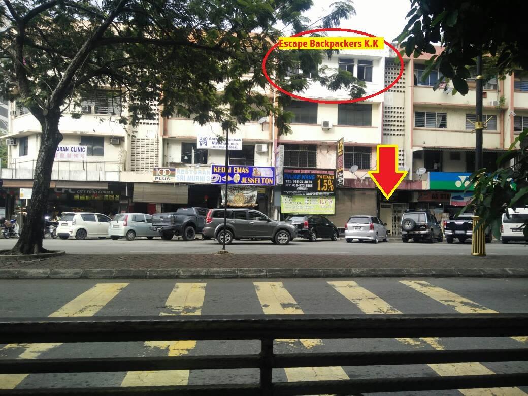 Ostello Escape Backpackers Kk Kota Kinabalu Esterno foto