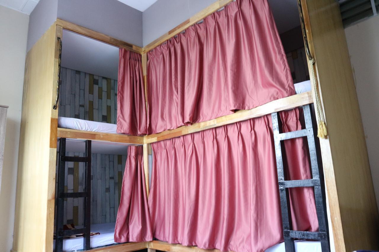 Ostello Escape Backpackers Kk Kota Kinabalu Esterno foto