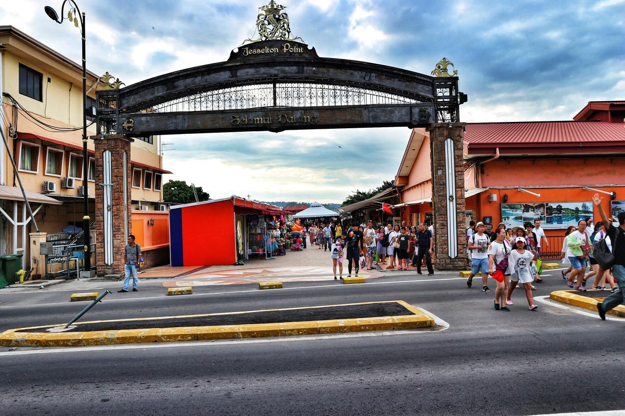 Ostello Escape Backpackers Kk Kota Kinabalu Esterno foto