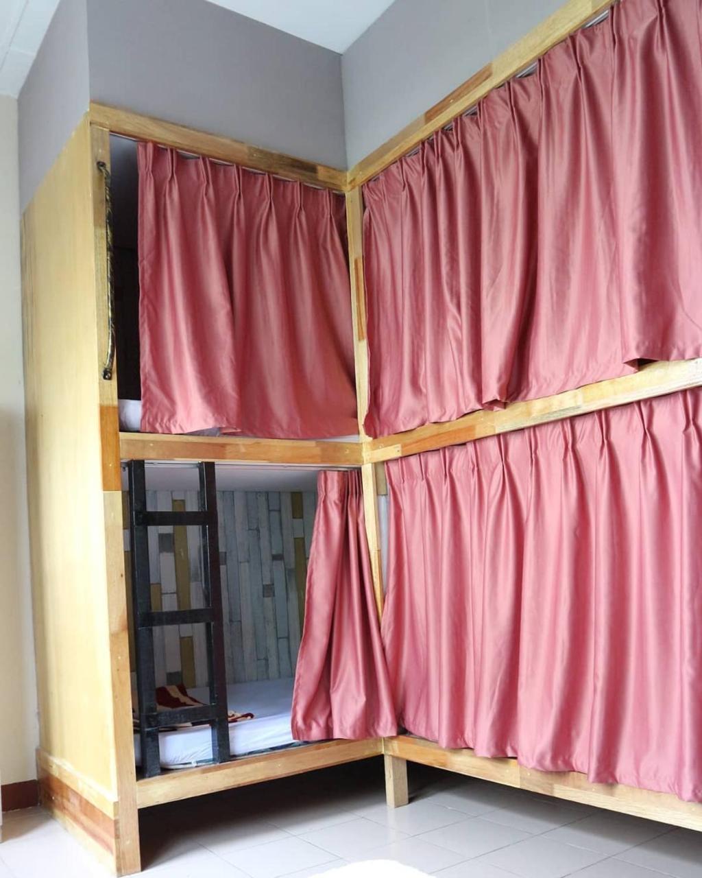 Ostello Escape Backpackers Kk Kota Kinabalu Esterno foto