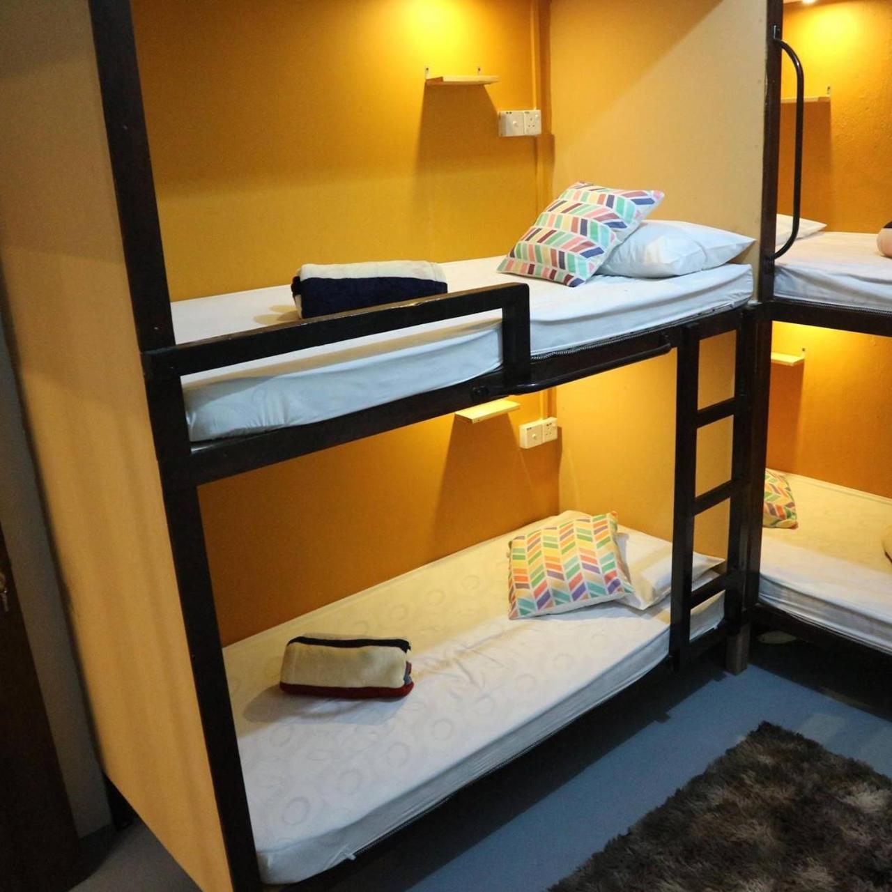 Ostello Escape Backpackers Kk Kota Kinabalu Esterno foto