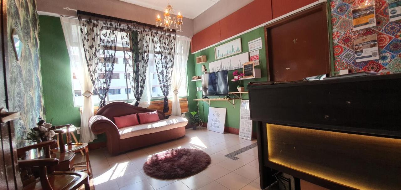 Ostello Escape Backpackers Kk Kota Kinabalu Esterno foto