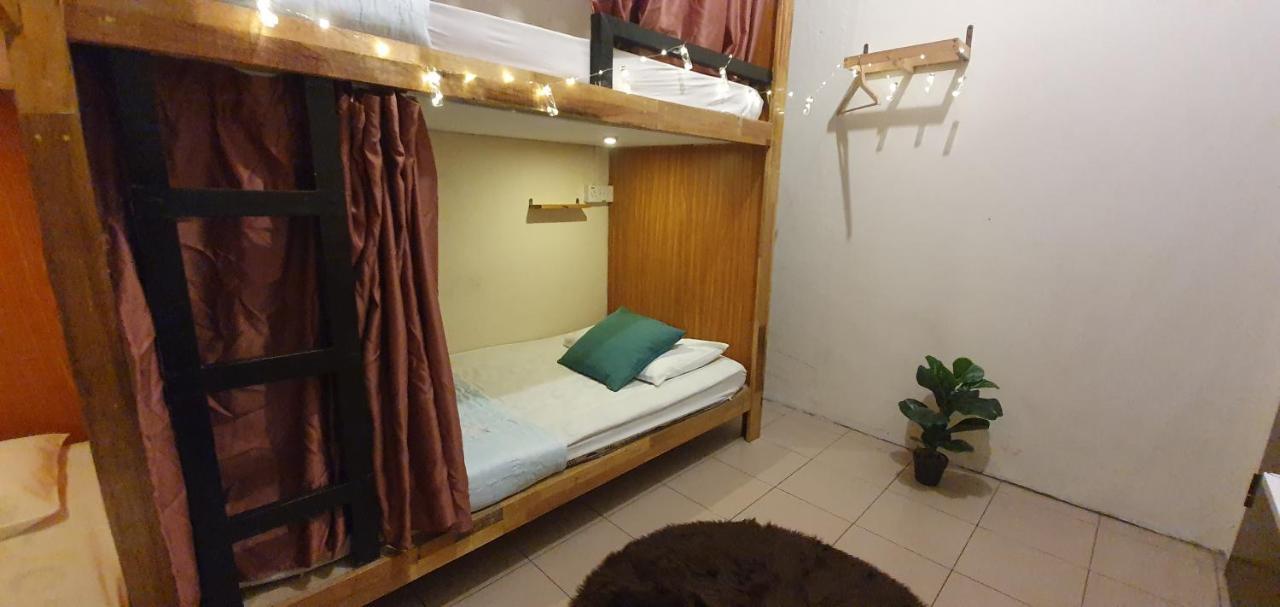Ostello Escape Backpackers Kk Kota Kinabalu Esterno foto
