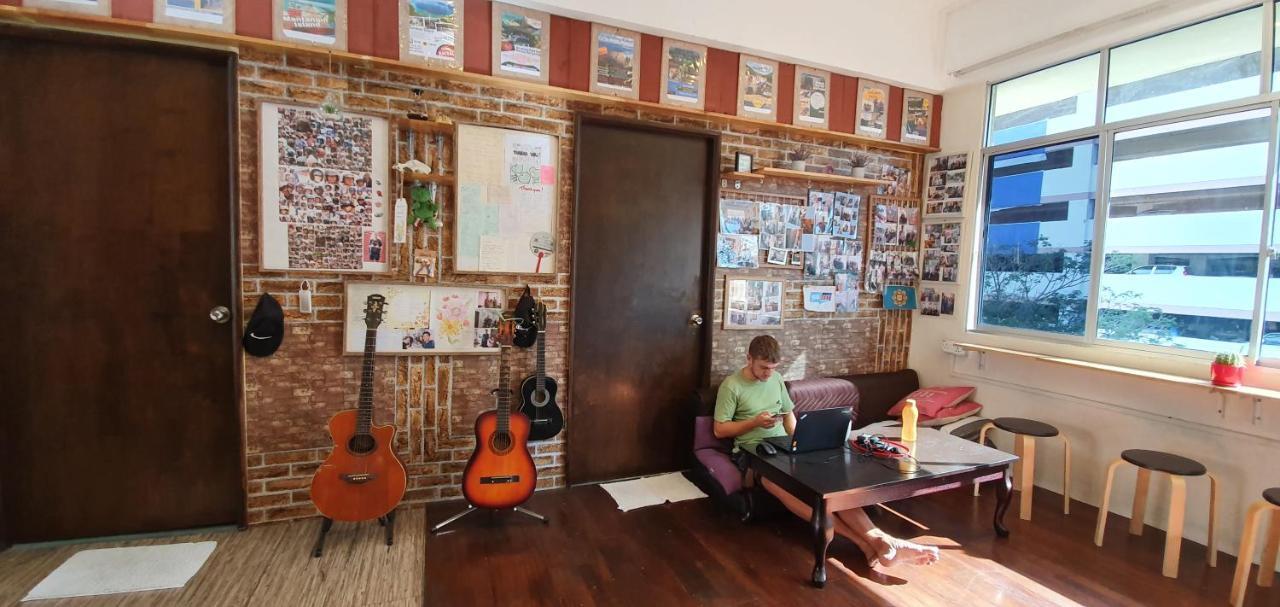 Ostello Escape Backpackers Kk Kota Kinabalu Esterno foto